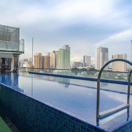 Ark Hostel City Center Manila Pasay Esterno foto