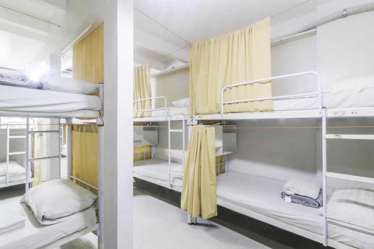 Ark Hostel City Center Manila Pasay Esterno foto
