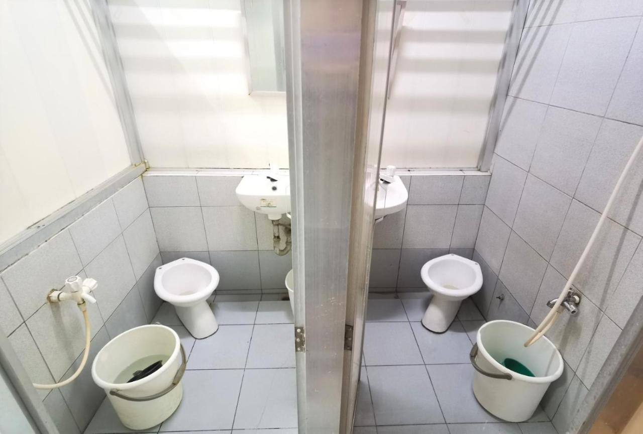 Ark Hostel City Center Manila Pasay Esterno foto